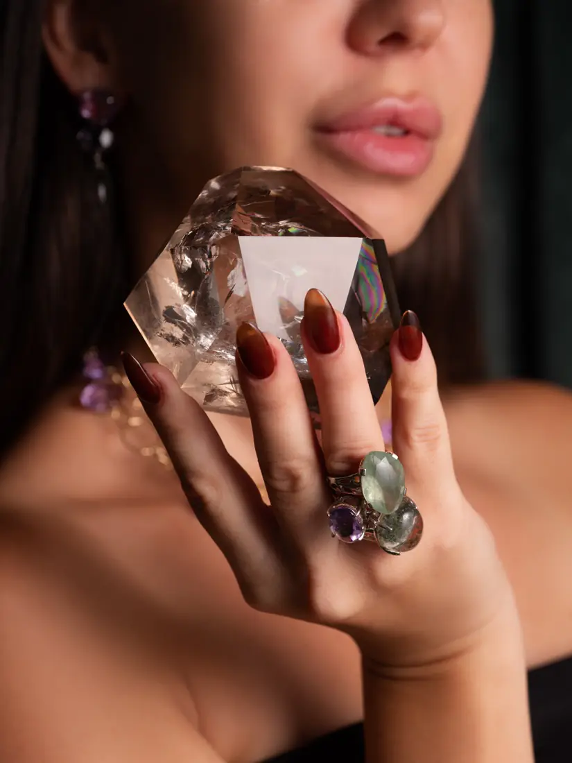 A Victoria Ensō ring of prehnite and amethyst, worn.